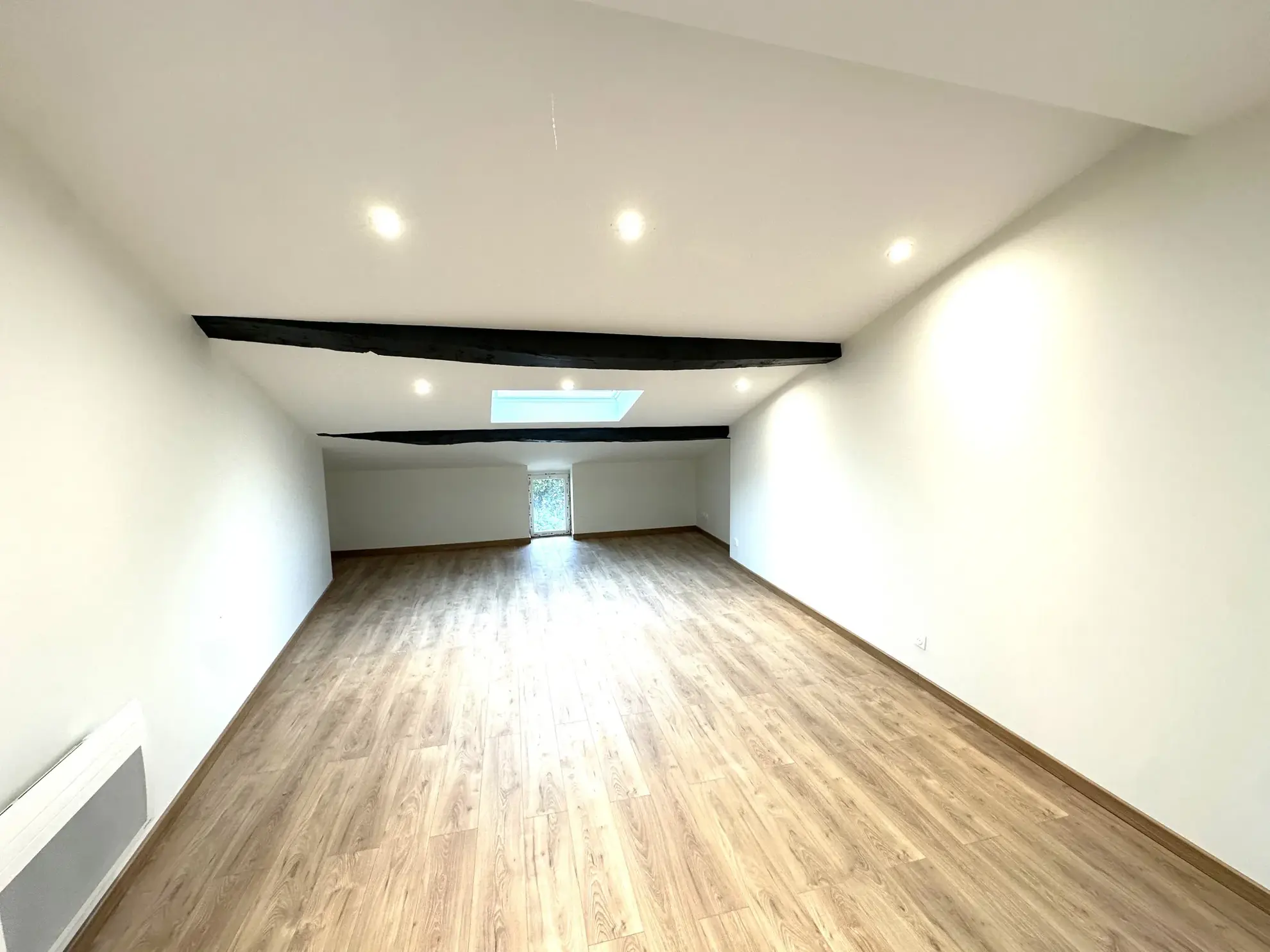 Appartement T2 rénové au centre-ville de Marmande avec box 