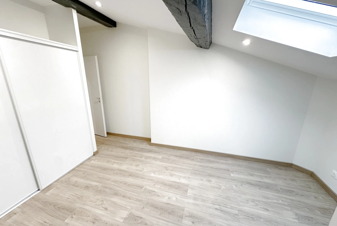Appartement T2 rénové au centre-ville de Marmande avec box 