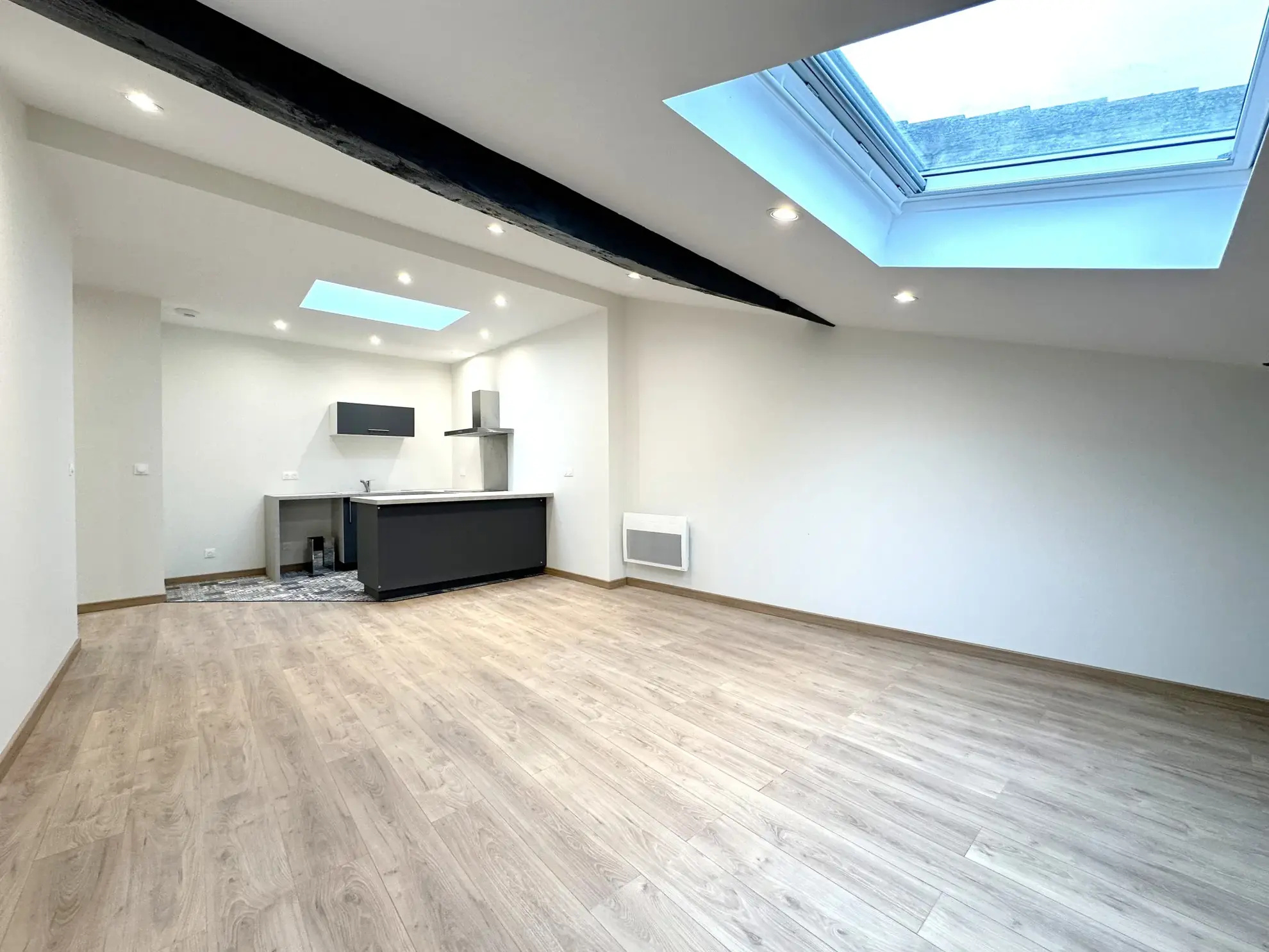 Appartement T2 rénové au centre-ville de Marmande avec box 
