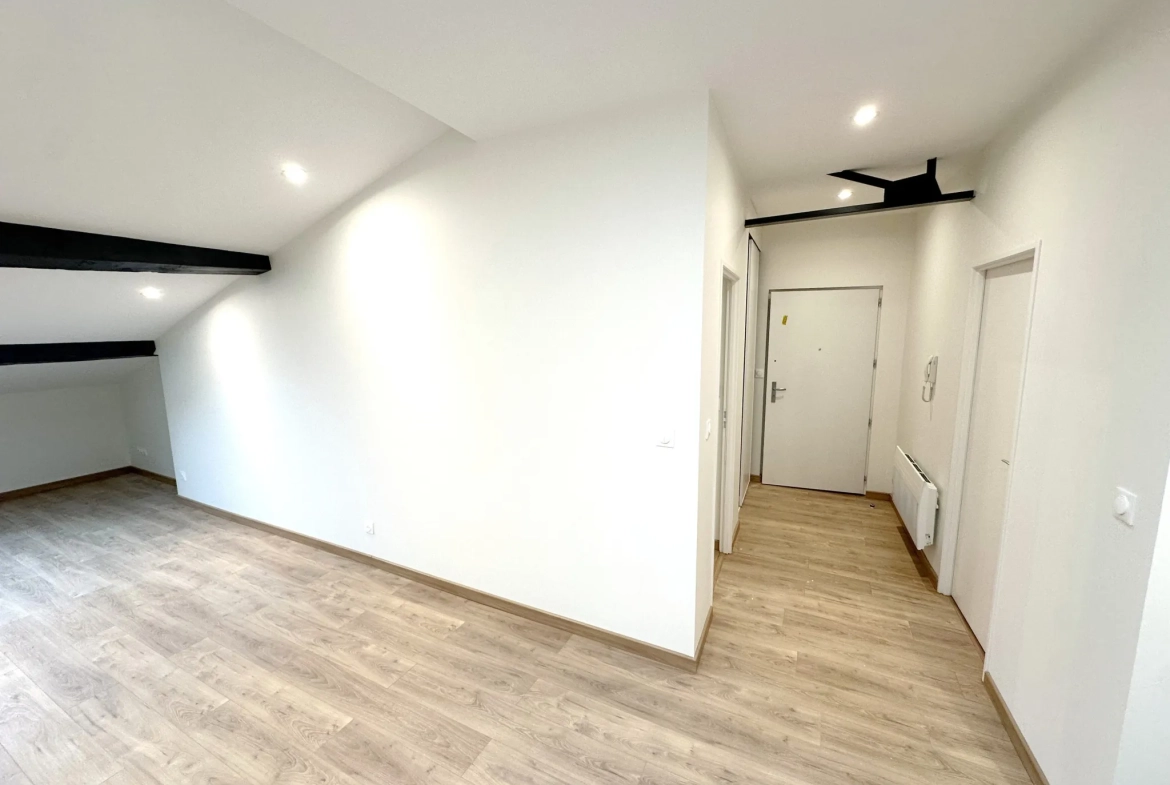 Appartement T2 rénové au centre-ville de Marmande avec box 