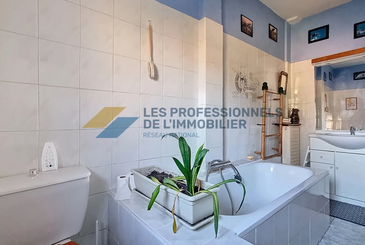 Maison de village avec jardin, terrasse et dépendance à Le Bignon-Mirabeau - Opportunité à saisir 
