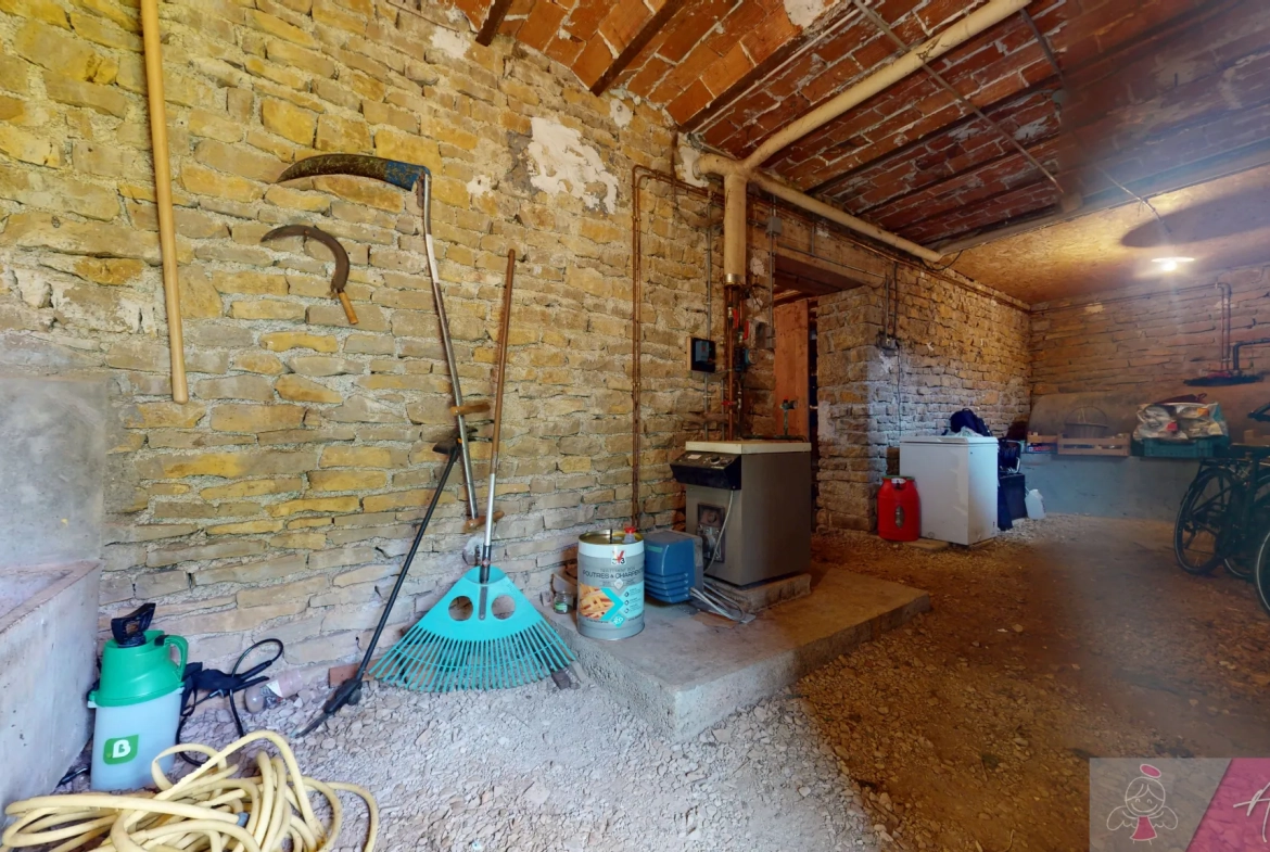 Maison en pierre à Gendrey avec jardin et potentiel d'aménagement 