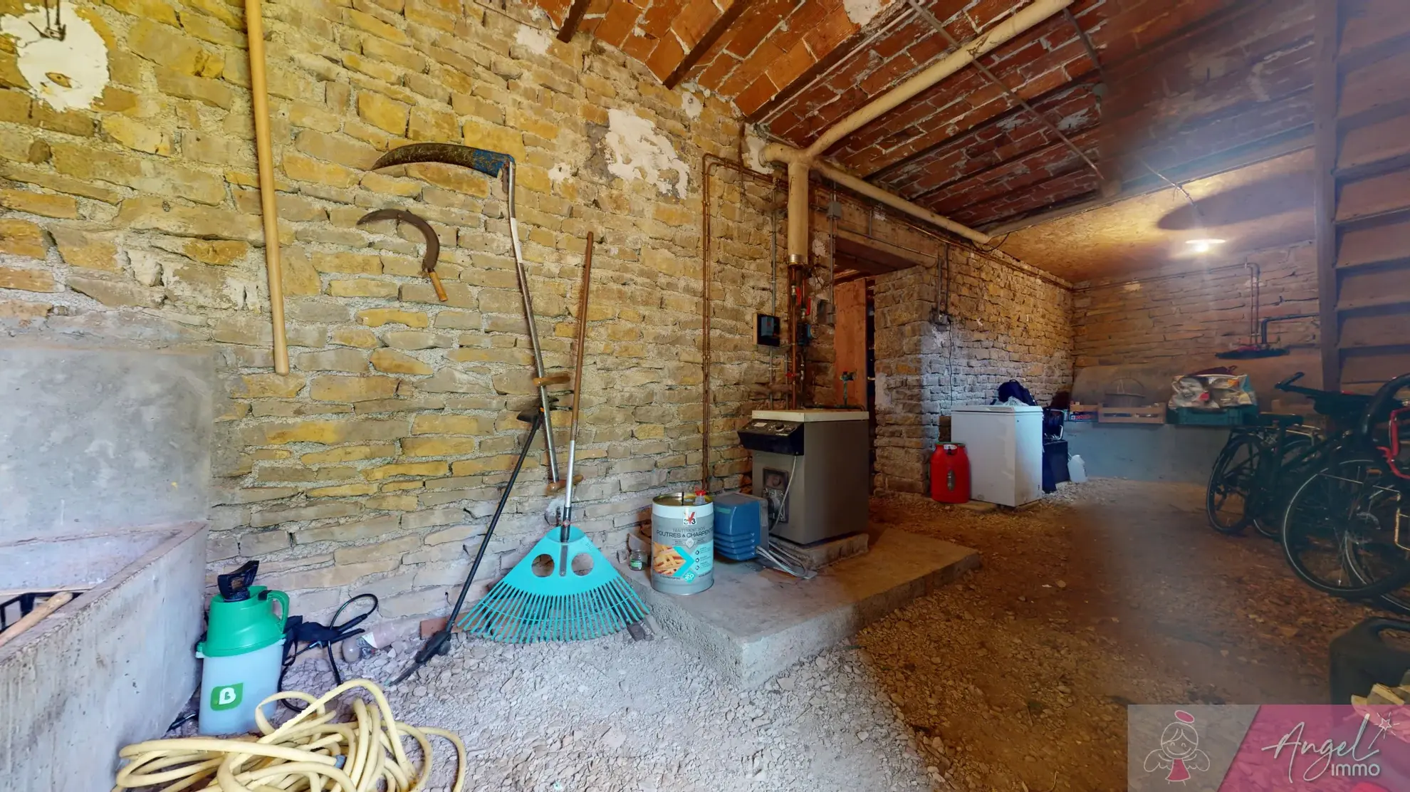 Maison en pierre à Gendrey avec jardin et potentiel d'aménagement 