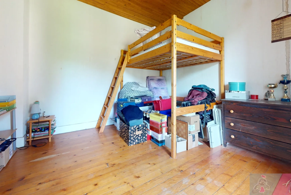 Maison en pierre à Gendrey avec jardin et potentiel d'aménagement 