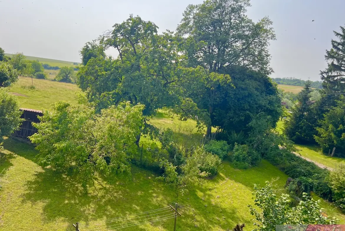 Maison en pierre à Gendrey avec jardin et potentiel d'aménagement 