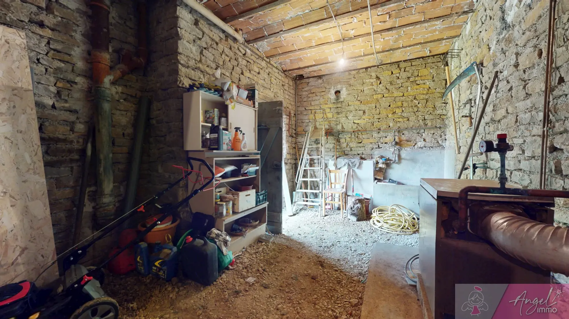 Maison en pierre à Gendrey avec jardin et potentiel d'aménagement 