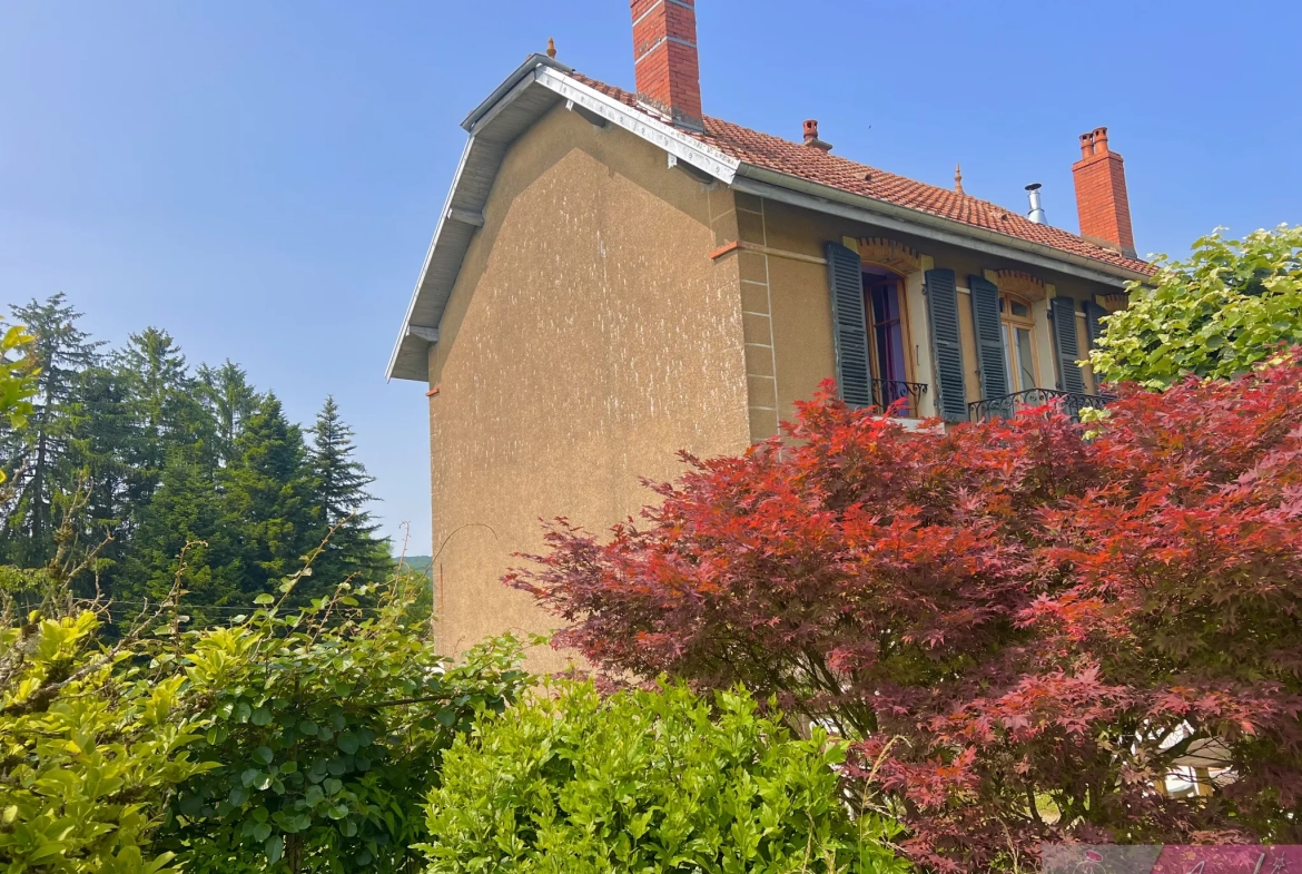 Maison en pierre à Gendrey avec jardin et potentiel d'aménagement 