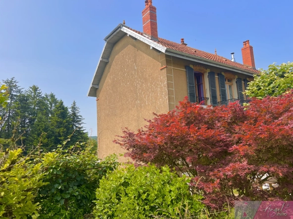 Maison en pierre à Gendrey avec jardin et potentiel d'aménagement