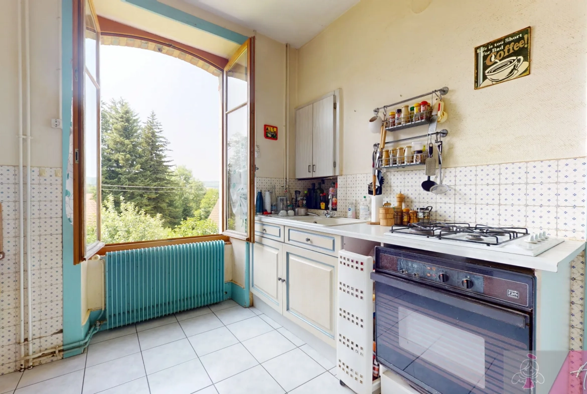 Maison en pierre à Gendrey avec jardin et potentiel d'aménagement 