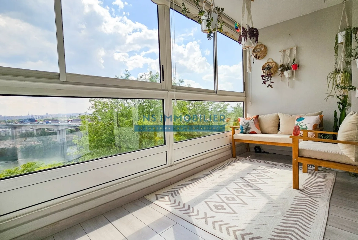 magnifique appartement F3 de 71m² avec loggia, cave et vue sur la Tour Eiffel à Argenteuil 
