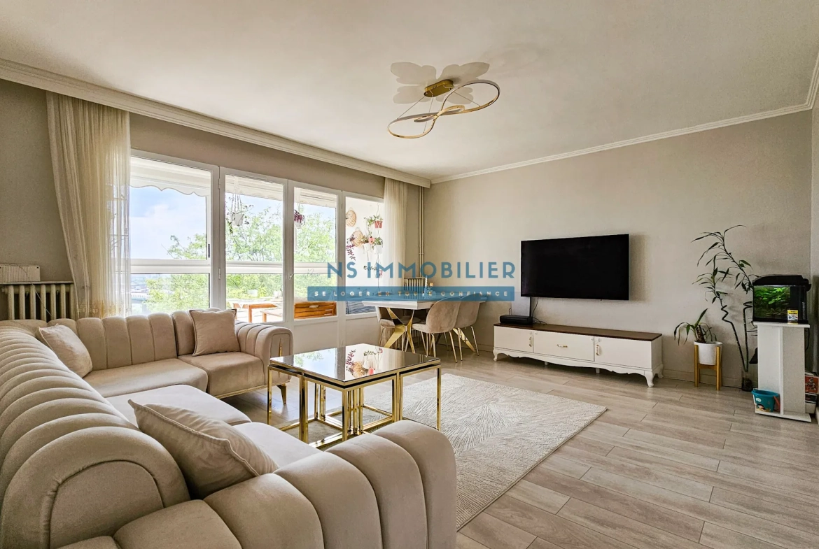 magnifique appartement F3 de 71m² avec loggia, cave et vue sur la Tour Eiffel à Argenteuil 