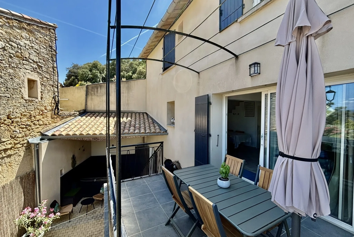 Maison de village rénovée avec vue, jacuzzi et garage à Suzette 