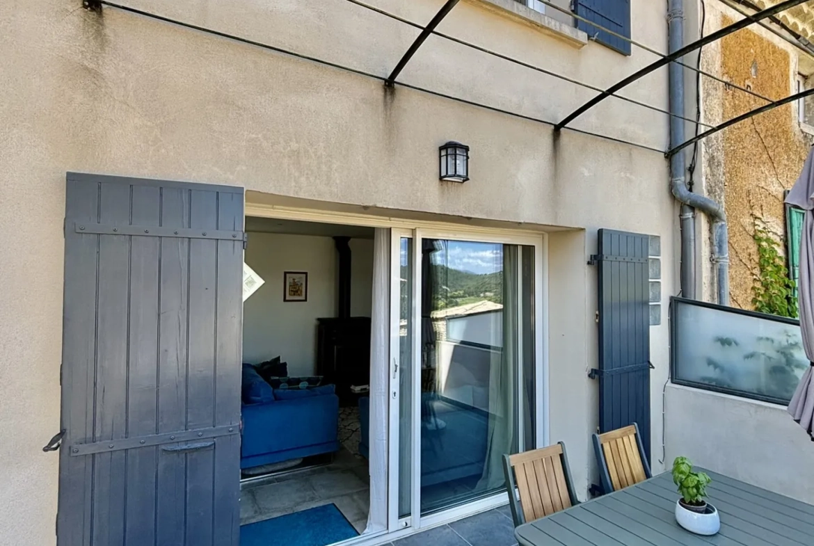 Maison de village rénovée avec vue, jacuzzi et garage à Suzette 