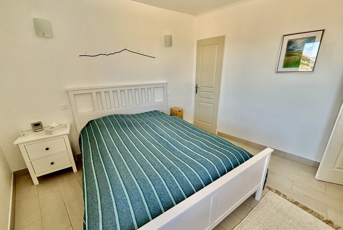 Maison de village rénovée avec vue, jacuzzi et garage à Suzette 