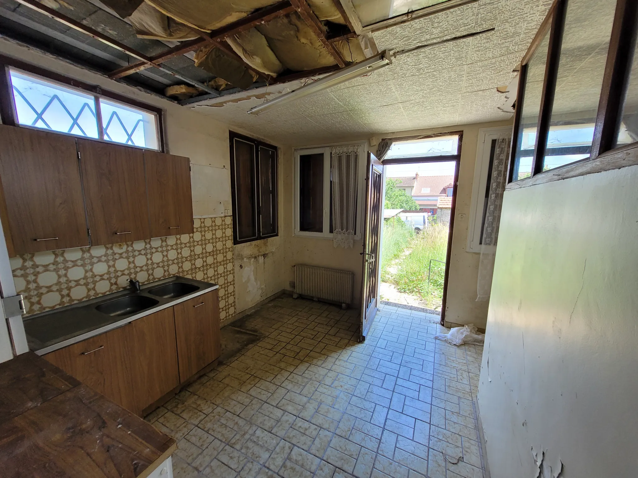 Maison de village à rénover de 75 m² avec jardin à Noyant d’Allier 