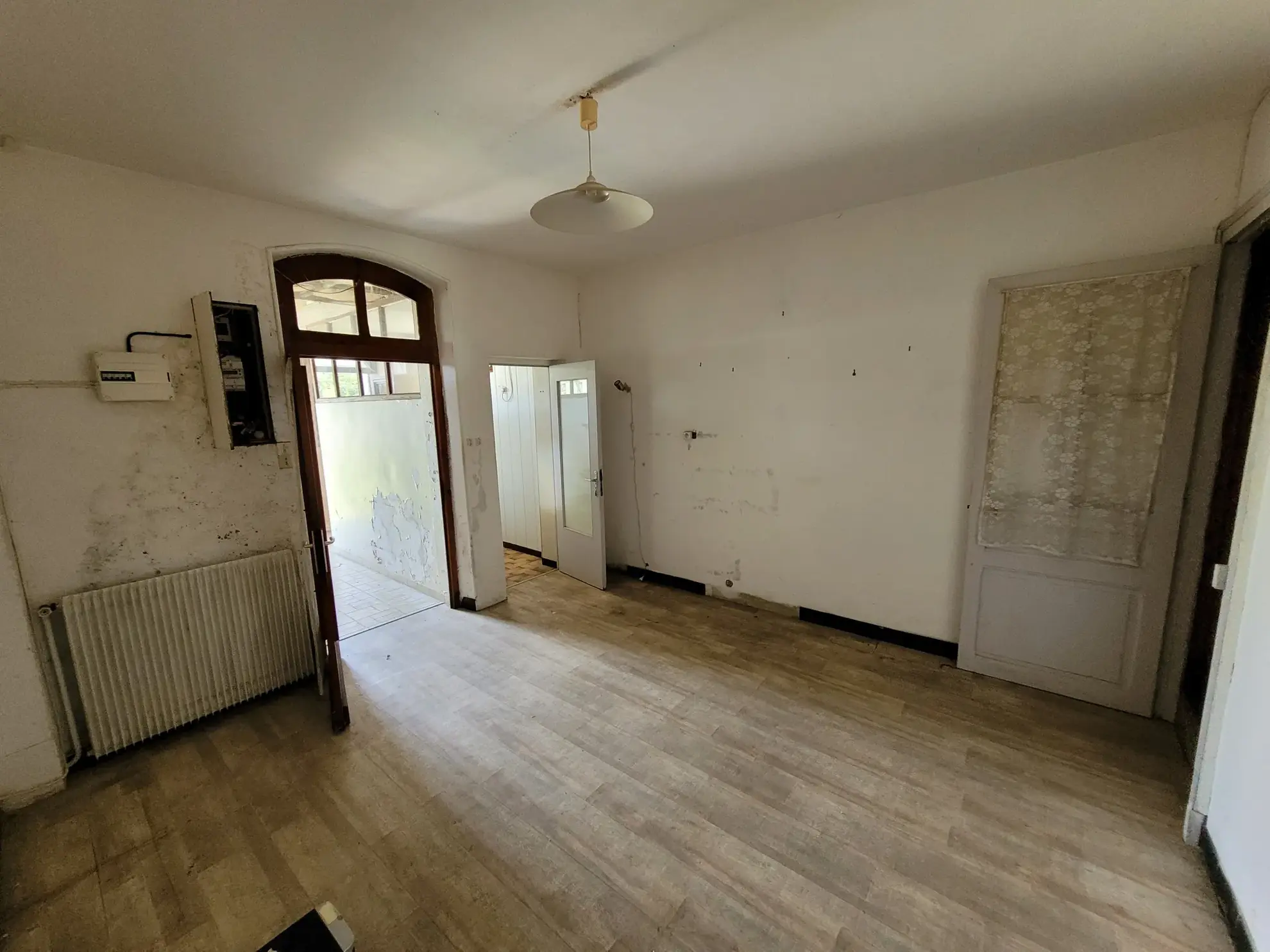 Maison de village à rénover de 75 m² avec jardin à Noyant d’Allier 