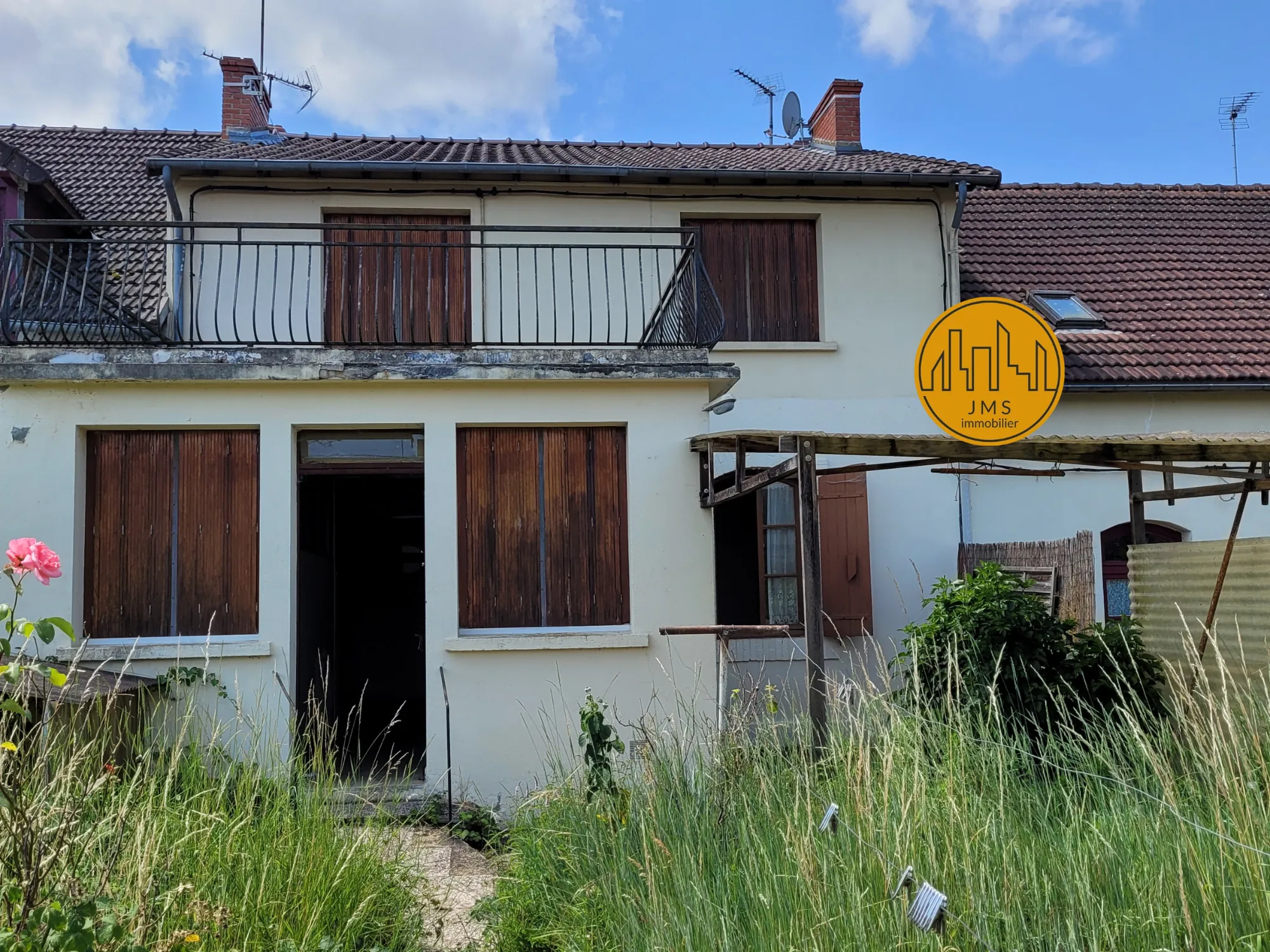 Maison de village à rénover de 75 m² avec jardin à Noyant d’Allier 