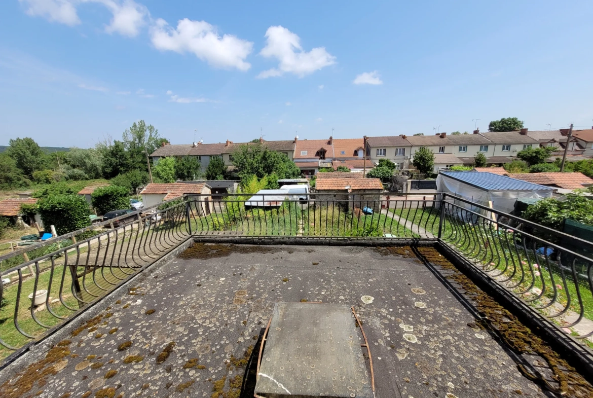 Maison de village à rénover de 75 m² avec jardin à Noyant d’Allier 