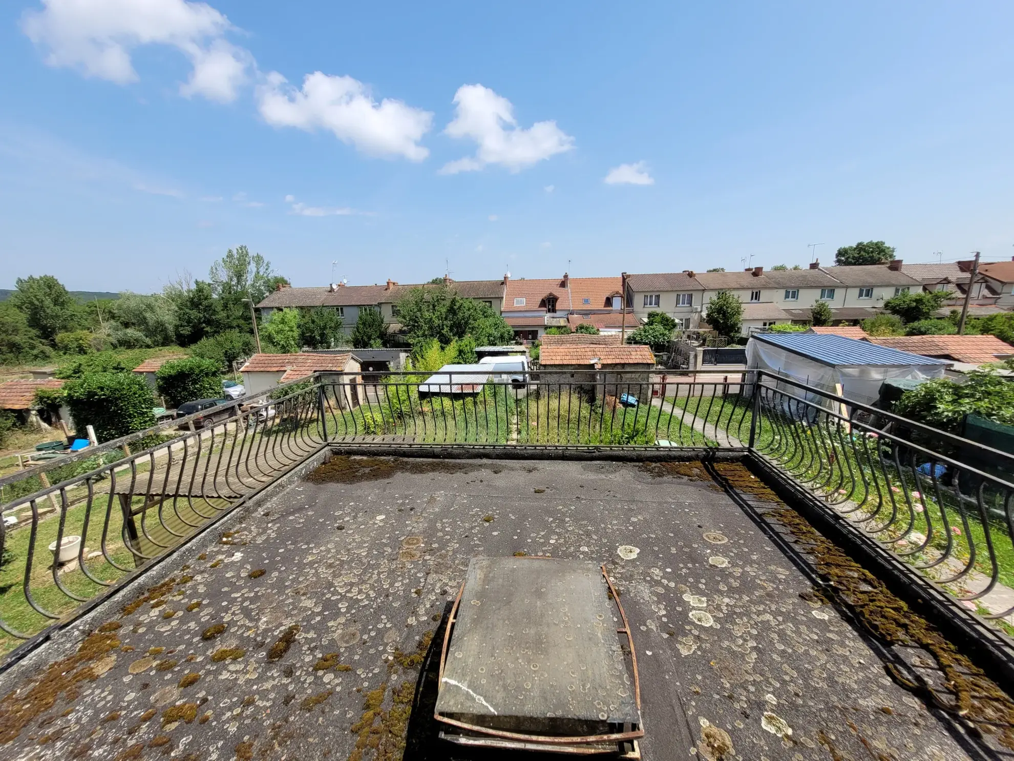 Maison de village à rénover de 75 m² avec jardin à Noyant d’Allier 