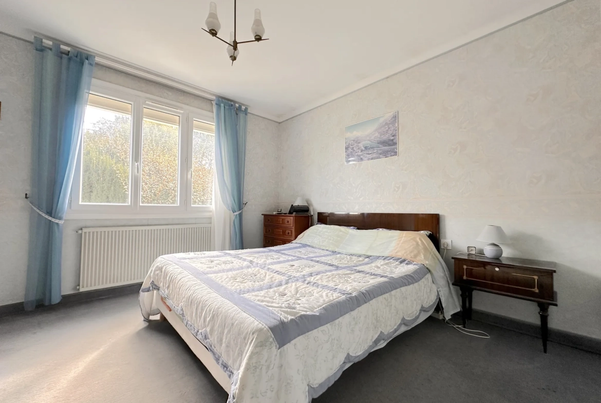 Maison à vendre à Vallet avec 4 chambres et rénovation récente 