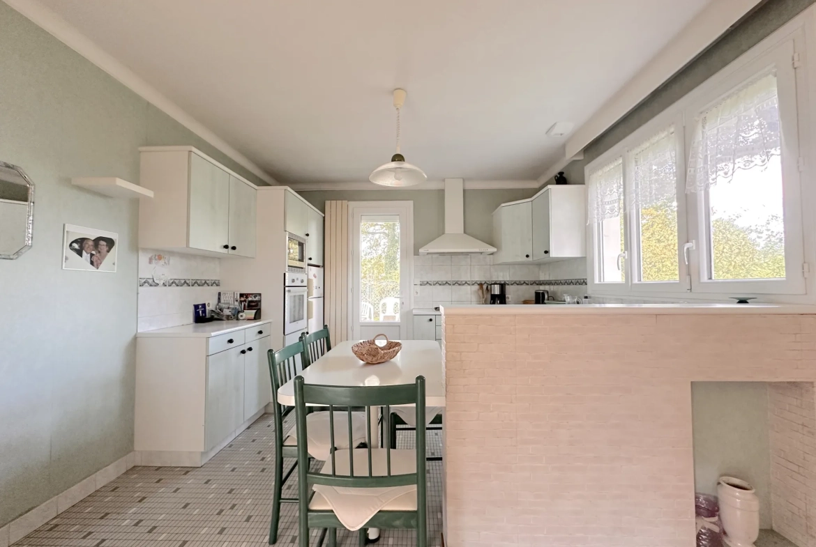 Maison à vendre à Vallet avec 4 chambres et rénovation récente 