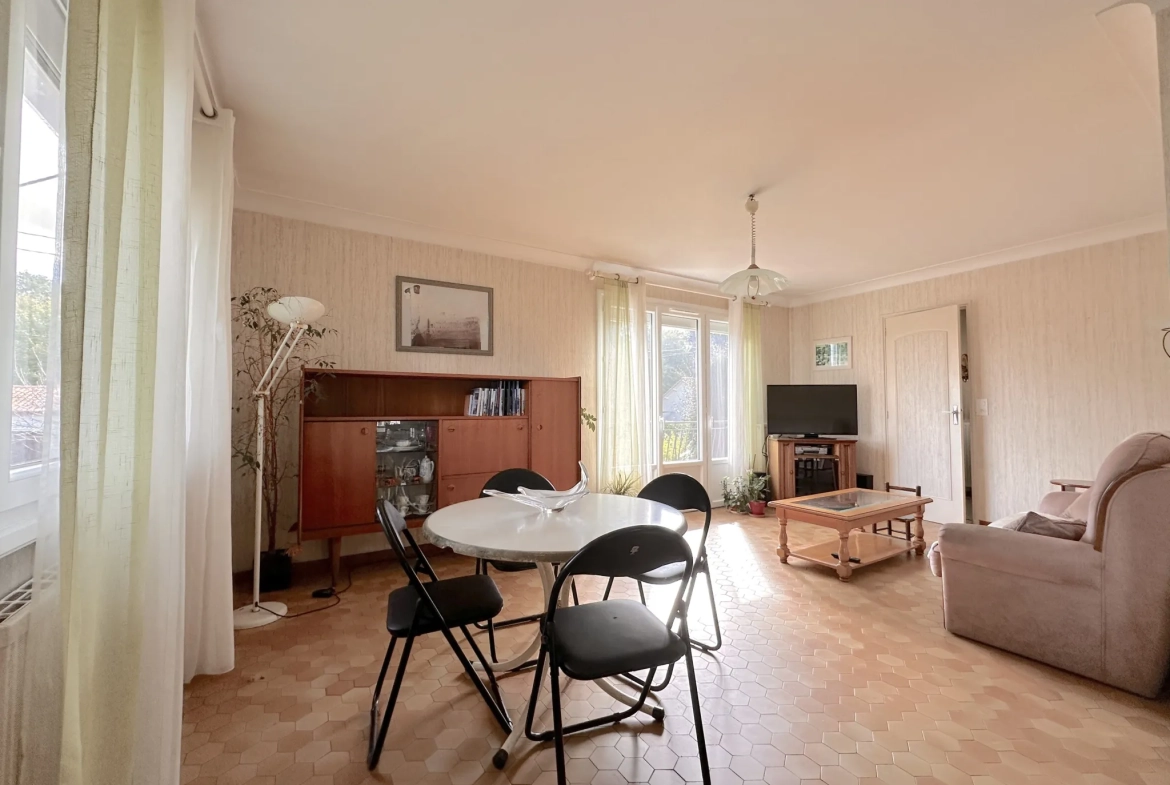 Maison à vendre à Vallet avec 4 chambres et rénovation récente 