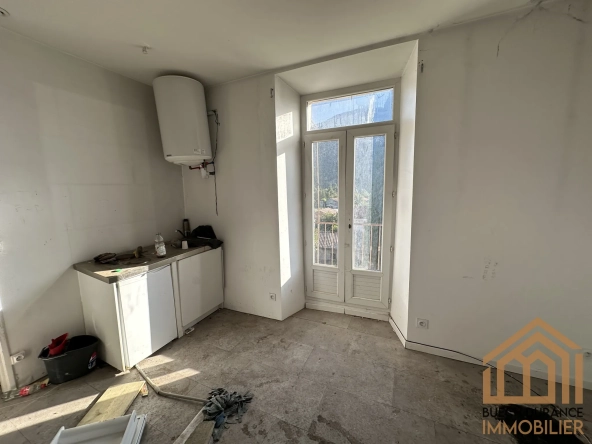 Immeuble à rénover à Laragne-Montéglin (05) – Opportunité d’investissement intéressante