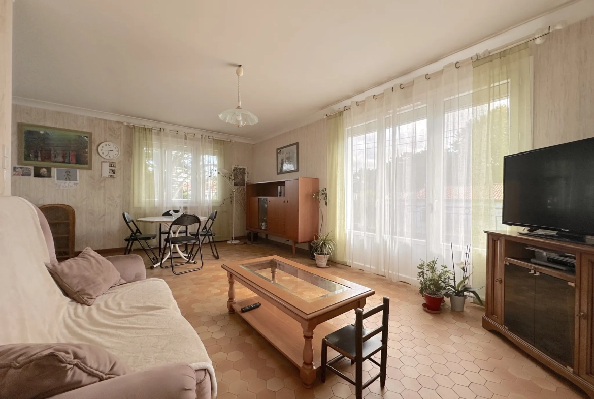 Maison à vendre à Vallet avec 4 chambres et rénovation récente 