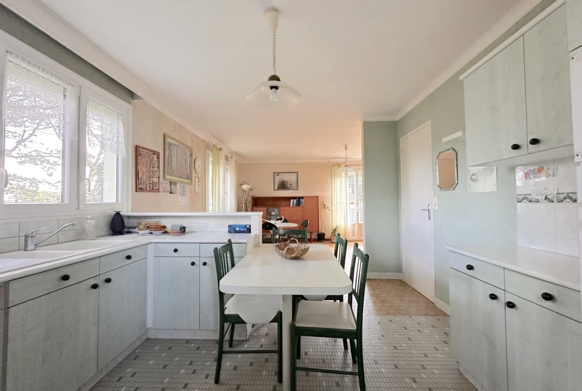 Maison à vendre à Vallet avec 4 chambres et rénovation récente 