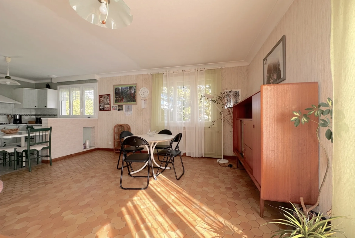 Maison à vendre à Vallet avec 4 chambres et rénovation récente 