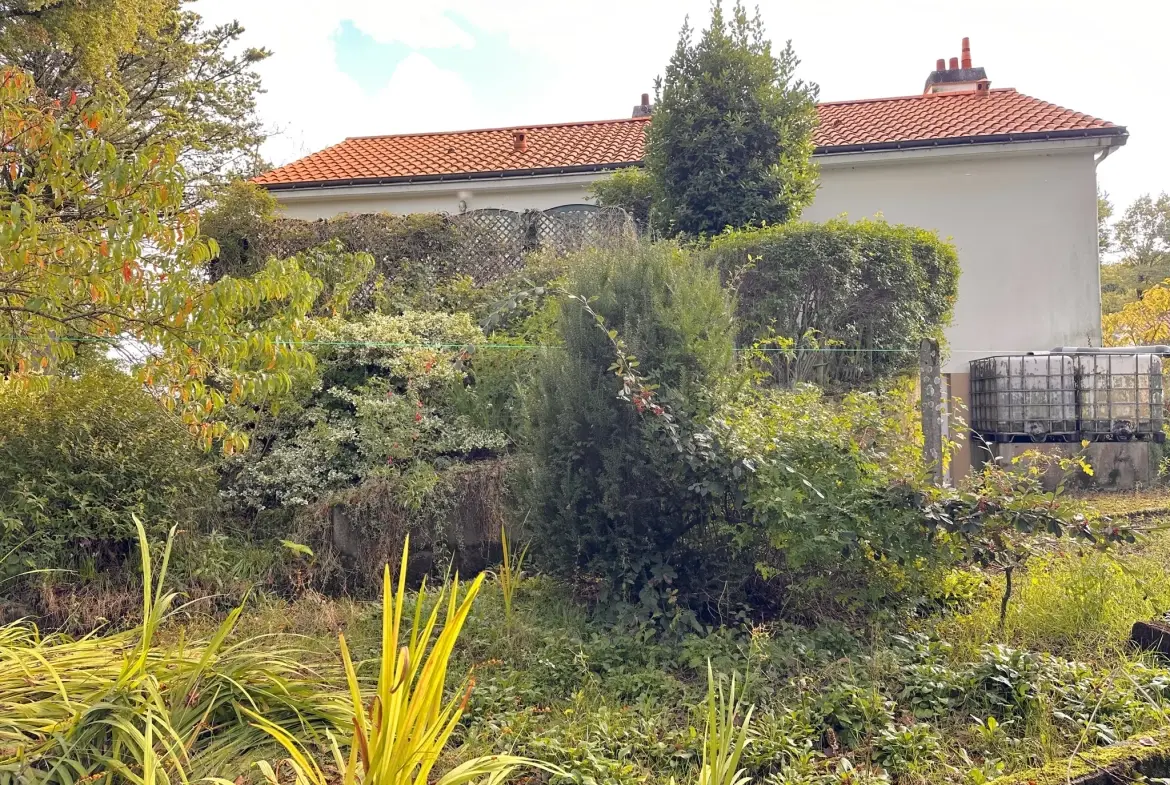 Maison à vendre à Vallet avec 4 chambres et rénovation récente 