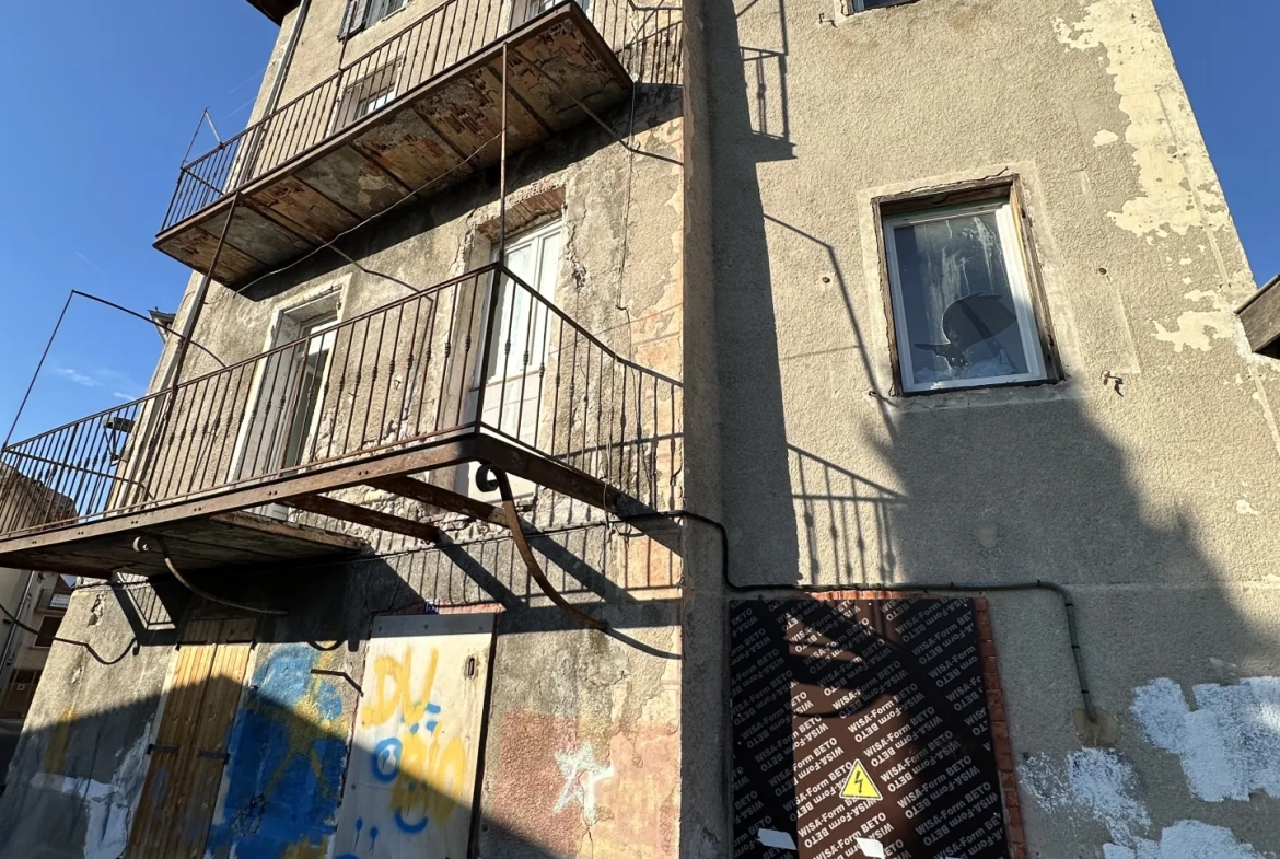 Immeuble à rénover à Laragne-Montéglin (05) – Opportunité d’investissement intéressante 