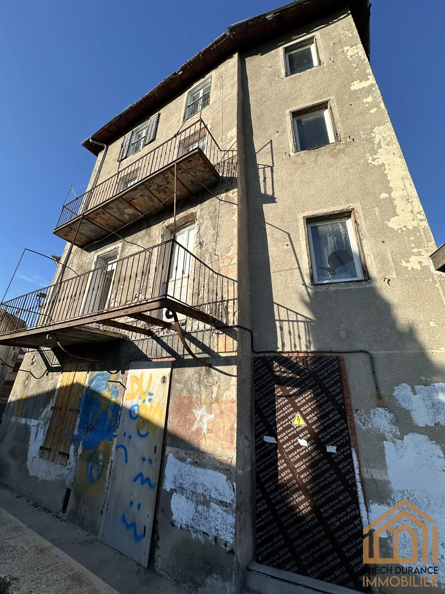 Immeuble à rénover à Laragne-Montéglin (05) – Opportunité d’investissement intéressante 