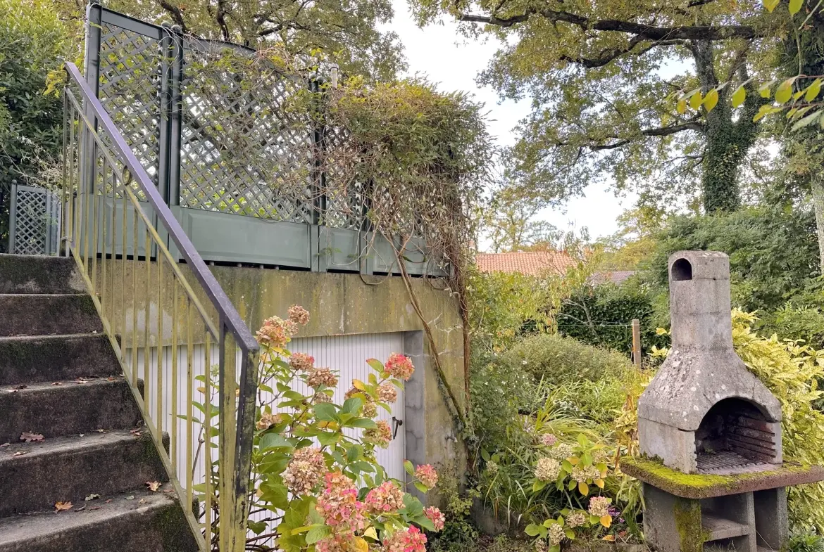 Maison à vendre à Vallet avec 4 chambres et rénovation récente 
