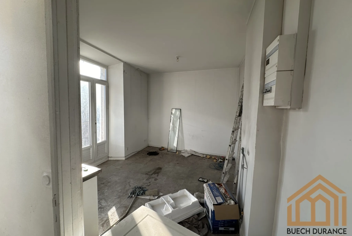 Immeuble à rénover à Laragne-Montéglin (05) – Opportunité d’investissement intéressante 