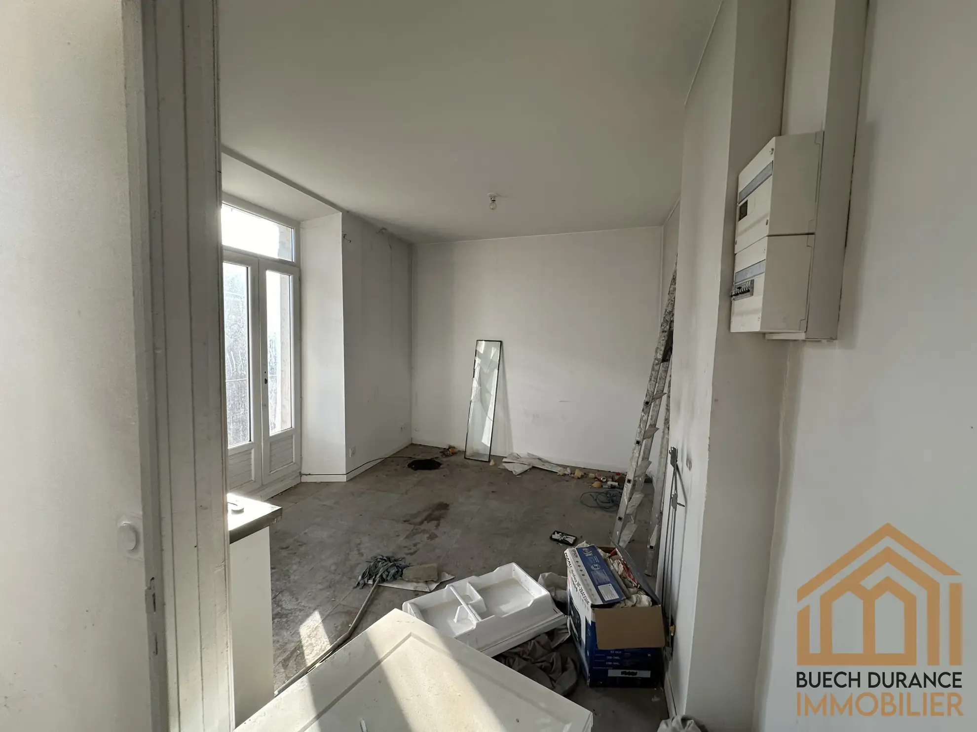 Immeuble à rénover à Laragne-Montéglin (05) – Opportunité d’investissement intéressante 
