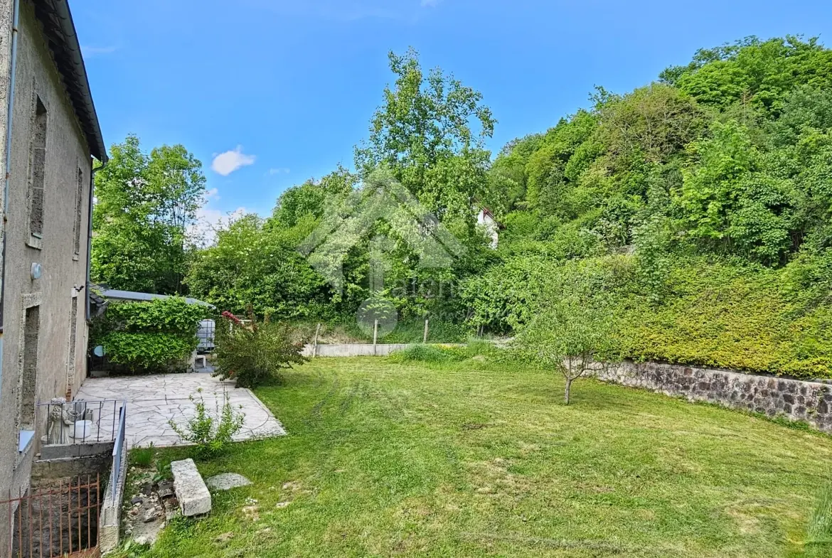 Maison de village de 125 m² à Chavroches, à finir de rénover, avec terrain et tunnel historique 