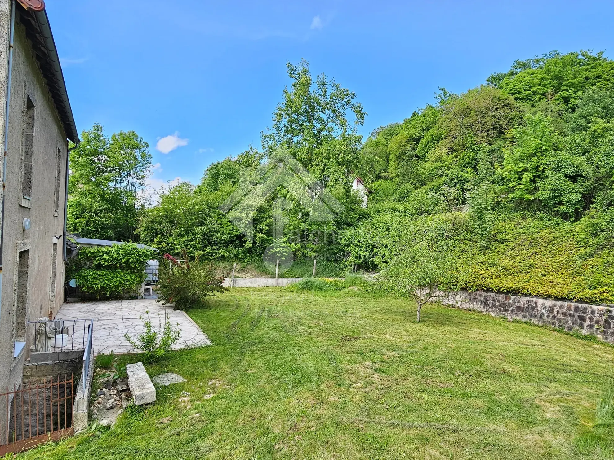 Maison de village de 125 m² à Chavroches, à finir de rénover, avec terrain et tunnel historique 