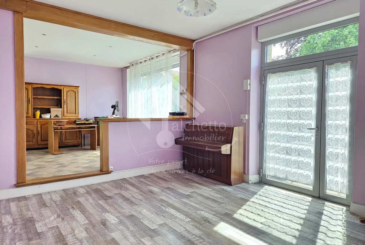 Maison de village de 125 m² à Chavroches, à finir de rénover, avec terrain et tunnel historique 