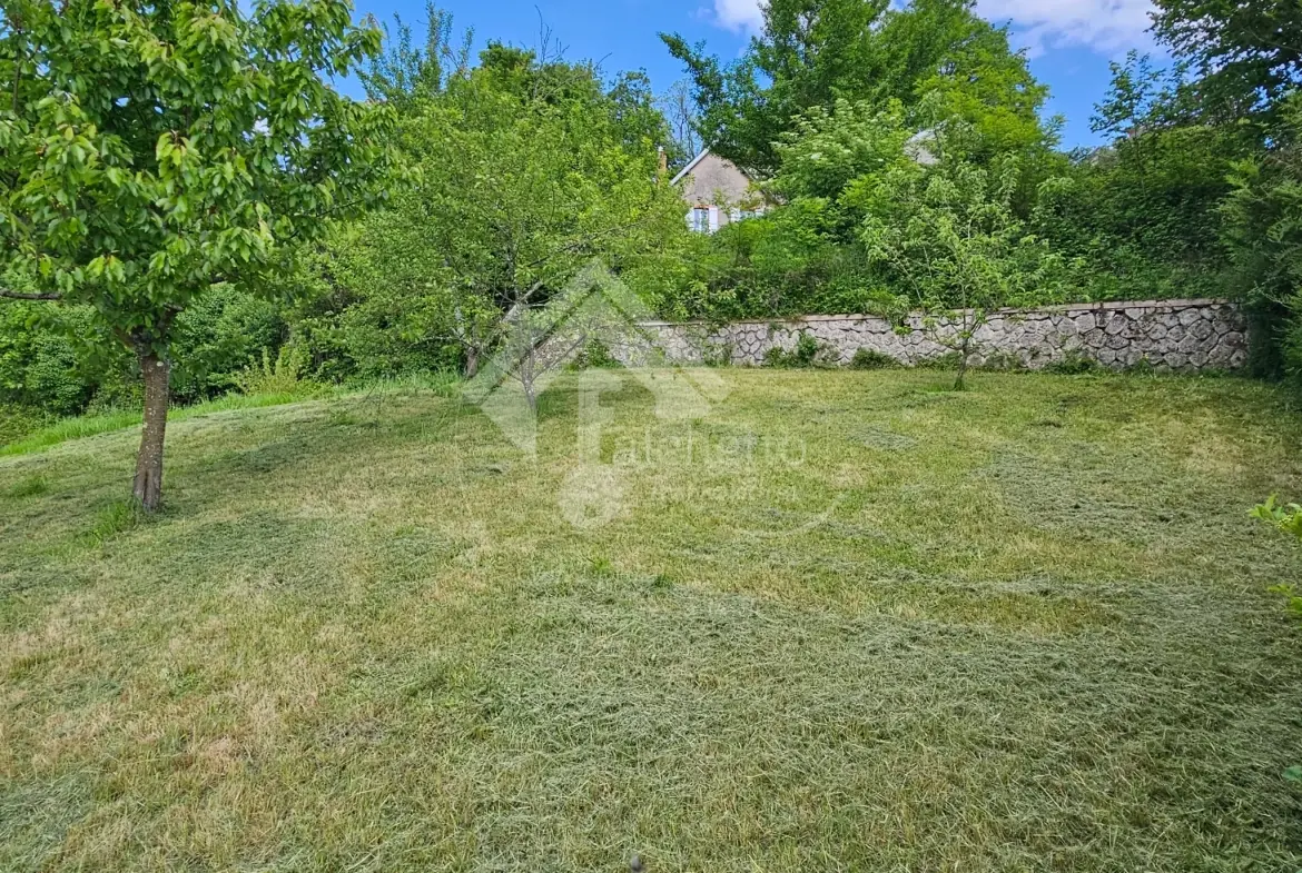 Maison de village de 125 m² à Chavroches, à finir de rénover, avec terrain et tunnel historique 