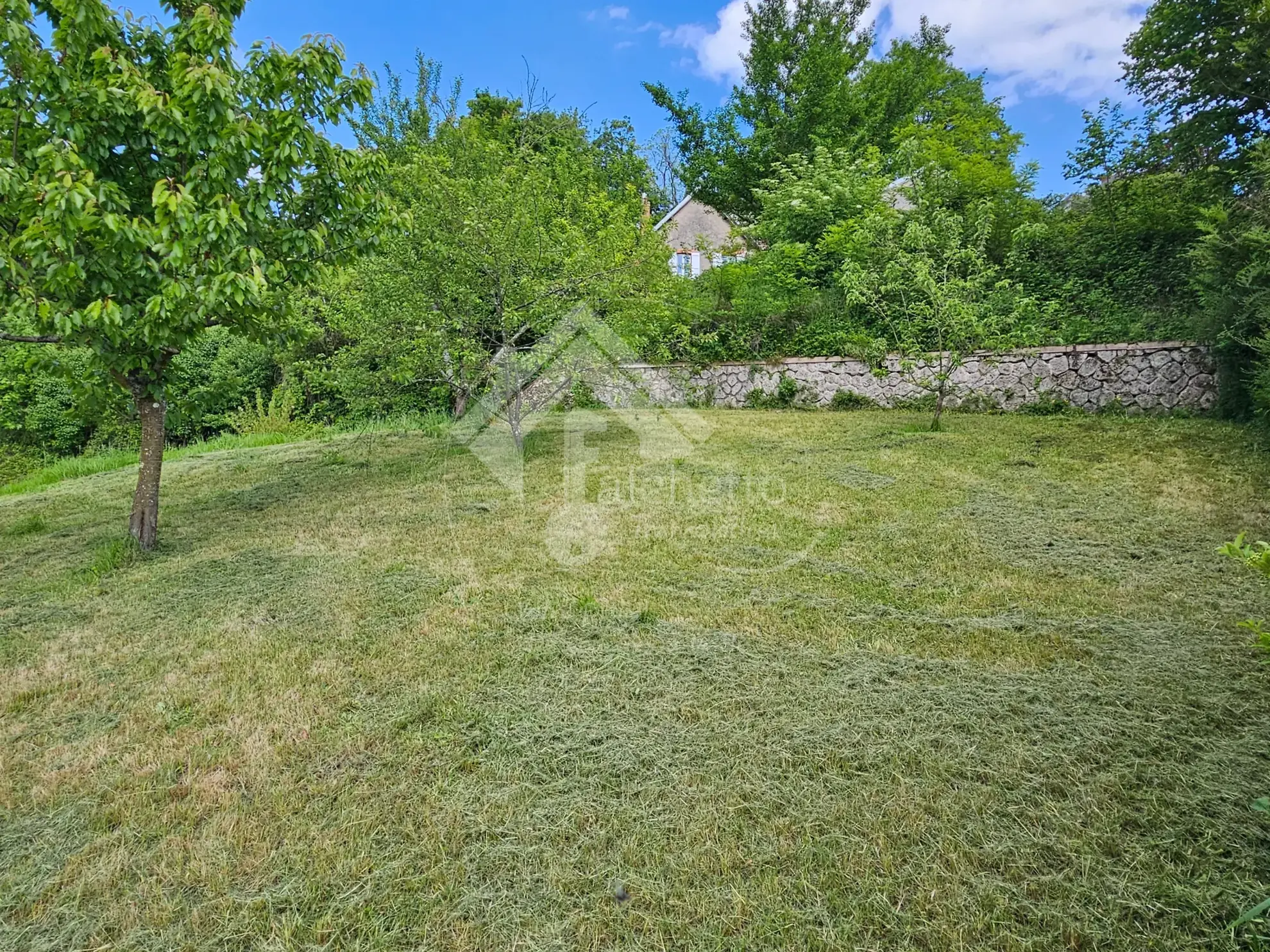 Maison de village de 125 m² à Chavroches, à finir de rénover, avec terrain et tunnel historique 