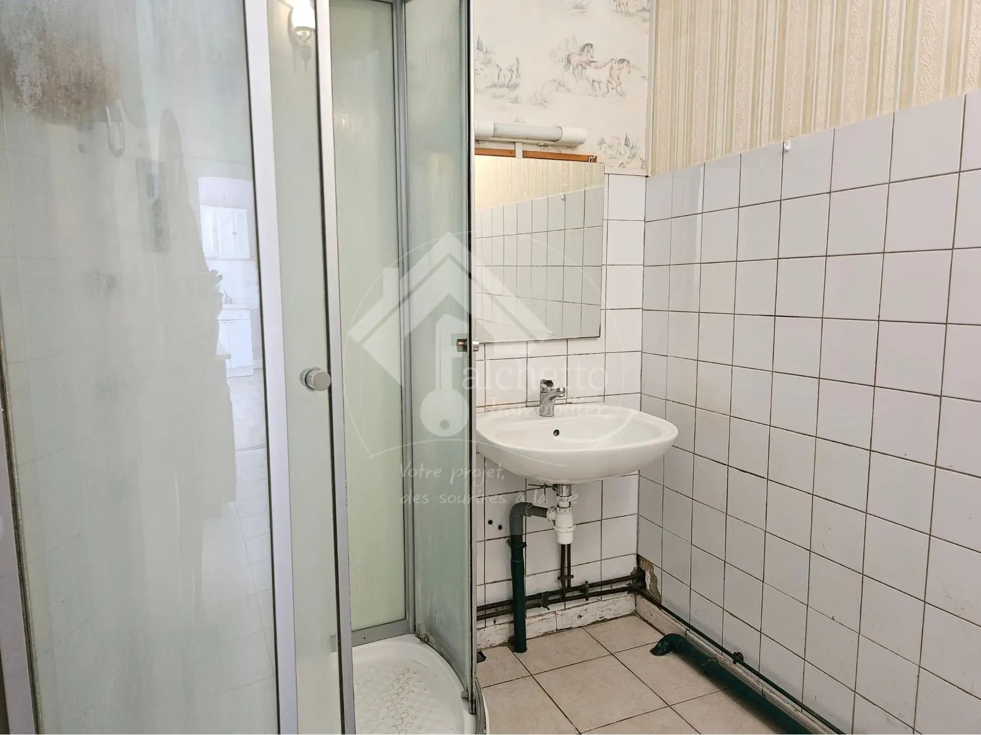Maison de village de 125 m² à Chavroches, à finir de rénover, avec terrain et tunnel historique 