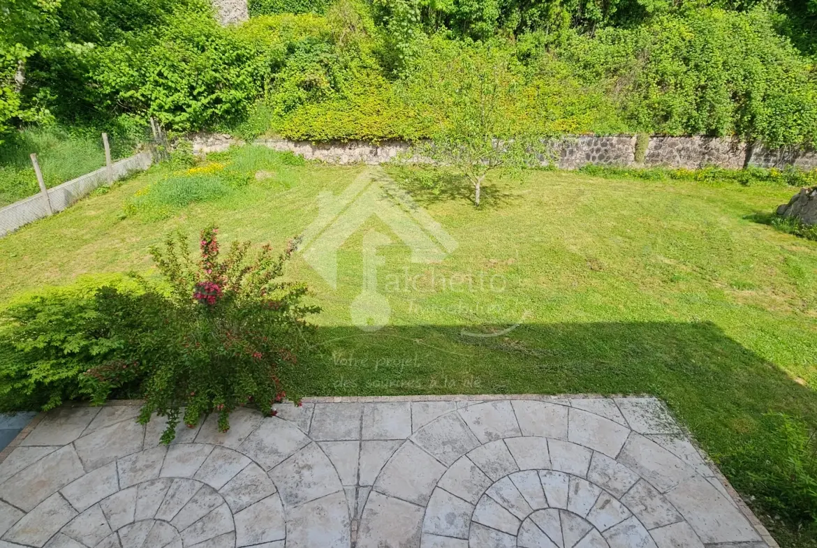 Maison de village de 125 m² à Chavroches, à finir de rénover, avec terrain et tunnel historique 