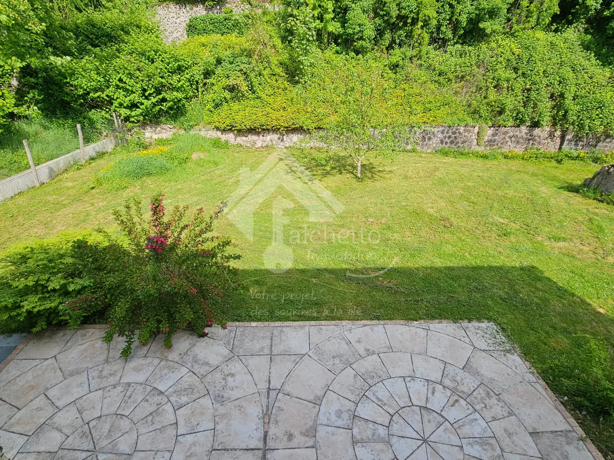 Maison de village de 125 m² à Chavroches, à finir de rénover, avec terrain et tunnel historique 