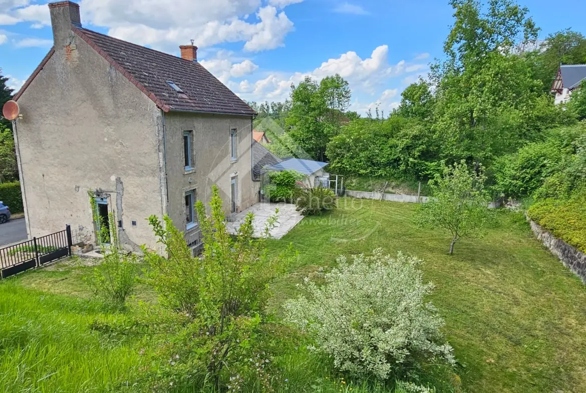 Maison de village de 125 m² à Chavroches, à finir de rénover, avec terrain et tunnel historique 