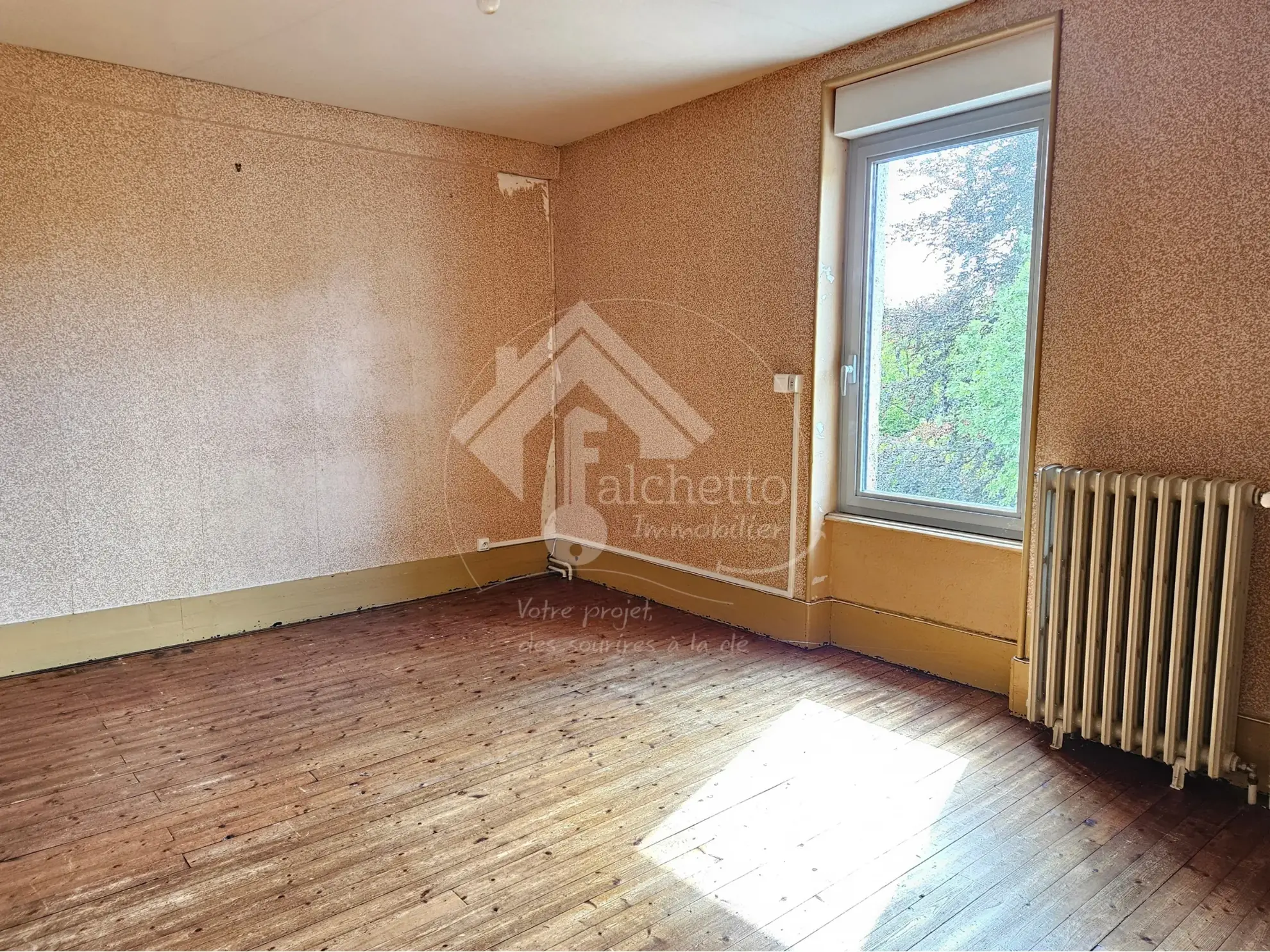 Maison de village de 125 m² à Chavroches, à finir de rénover, avec terrain et tunnel historique 