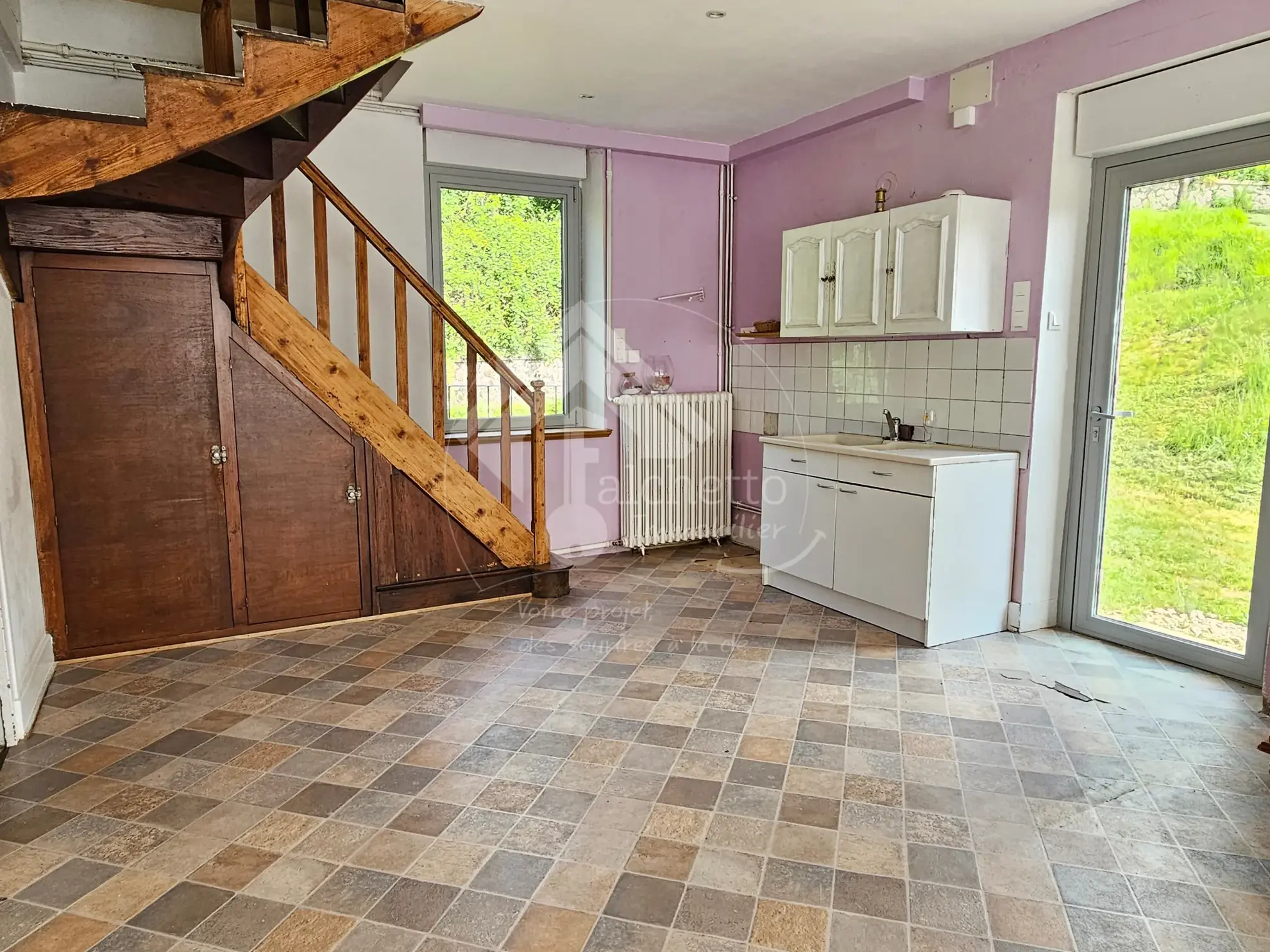 Maison de village de 125 m² à Chavroches, à finir de rénover, avec terrain et tunnel historique 