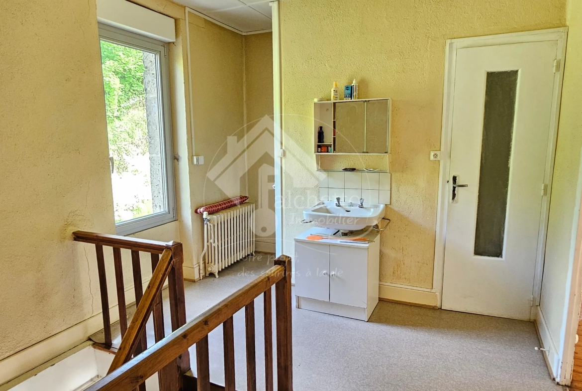 Maison de village de 125 m² à Chavroches, à finir de rénover, avec terrain et tunnel historique 