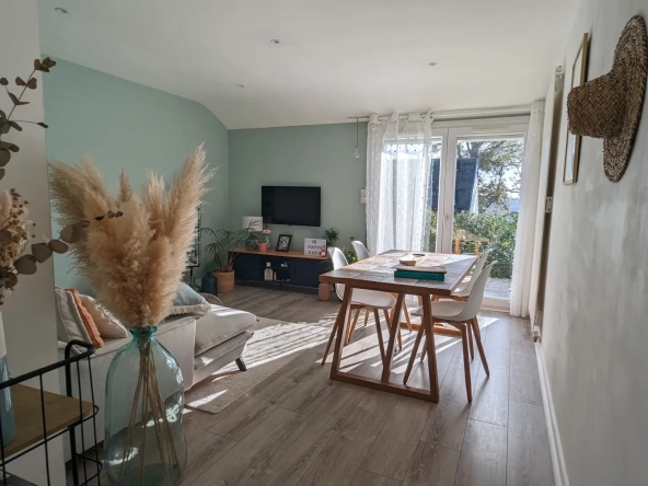 Maison de plain-pied à La Gacilly avec 2 chambres et terrasse