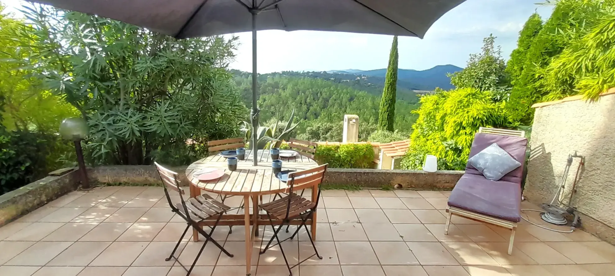 Charmant mazet en pleine nature avec terrasse à La Londe-les-Maures à vendre 